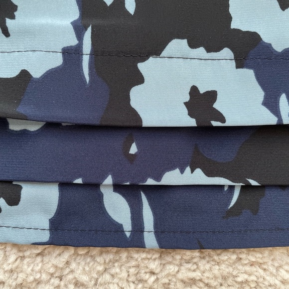 Banana Republic Floral Blouse Size L - Picture 4 of 5